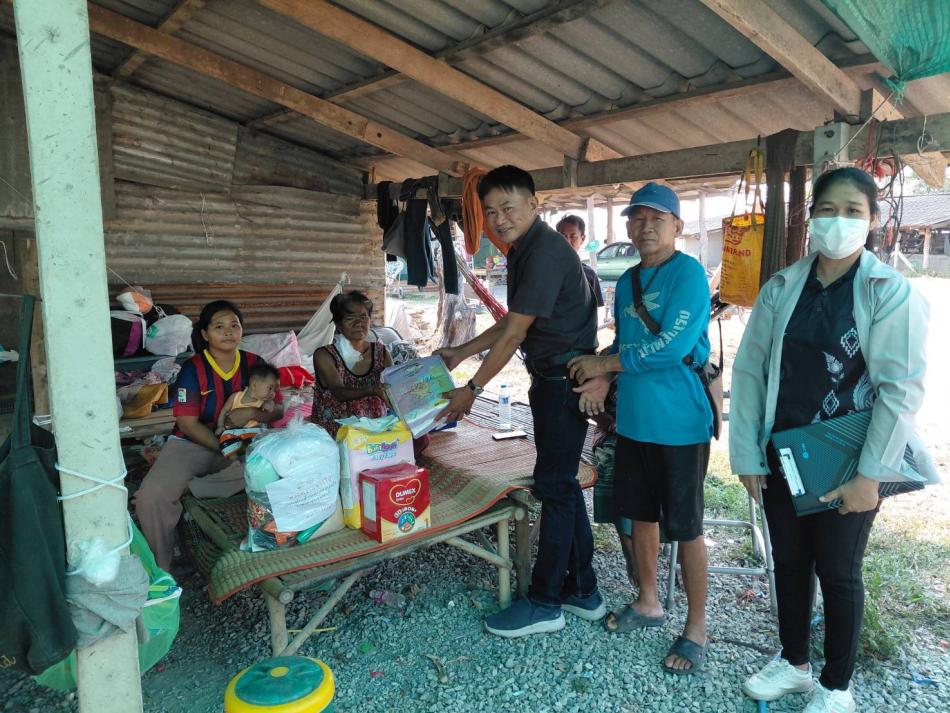มอบเครื่องอุปโภคบริโภค (ถุงยังชีพ)